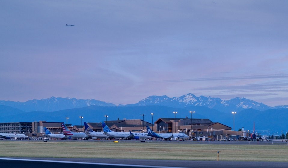busy ramp, aircraft parked at main terminal building